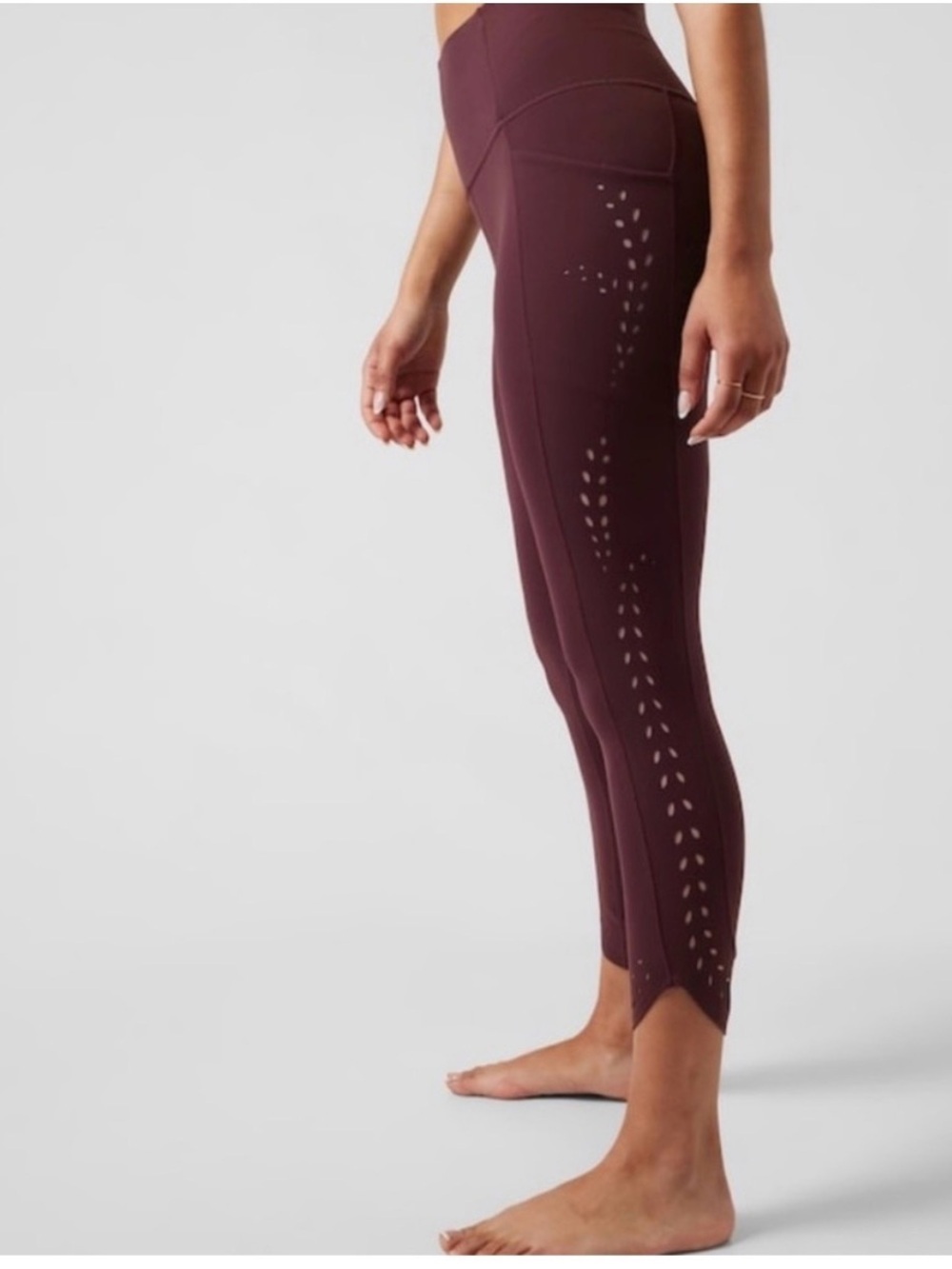 Athleta women’s salutation stash pocket II laser cut 7/8 leggings size small
